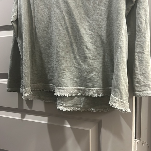 Green blouse - Picture 3 of 3